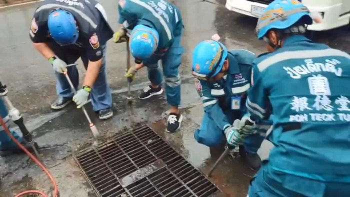   ติดในท่อระบายน้ำ 