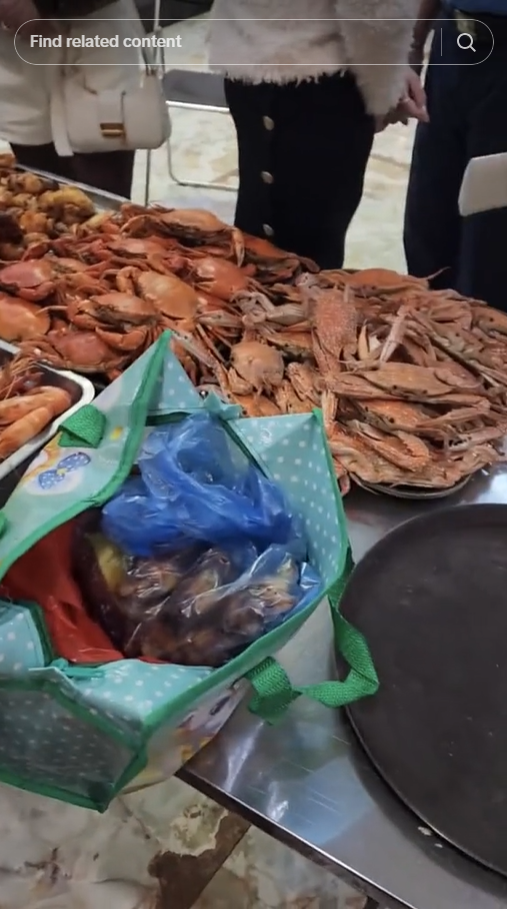 ลูกค้าขโมยอาหาร