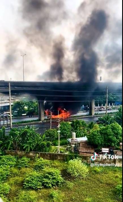 ไฟไหม้รถบัสทัศนศึกษานักเรียน