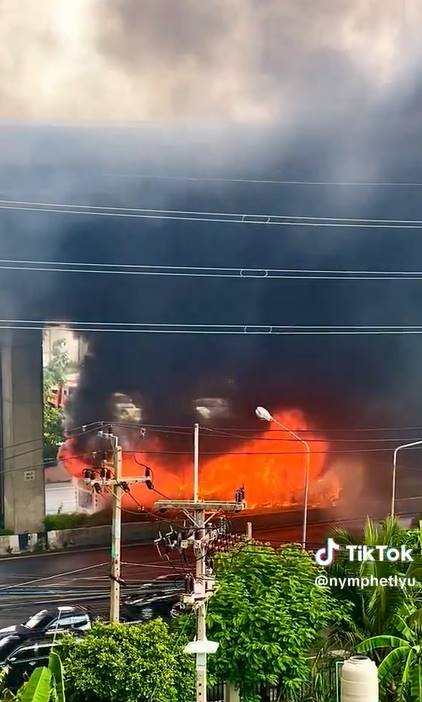 ไฟไหม้รถบัสทัศนศึกษานักเรียน