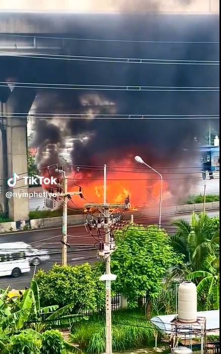 ไฟไหม้รถบัสทัศนศึกษานักเรียน