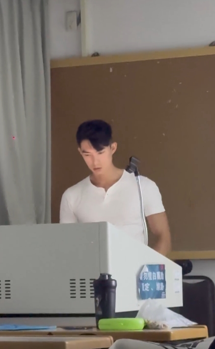 ครูหล่อ