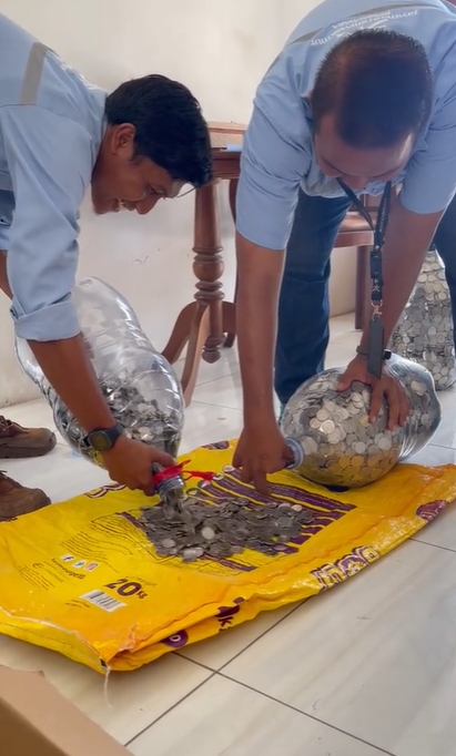 เก็บเหรียญใส่ขวด 3 ปี  