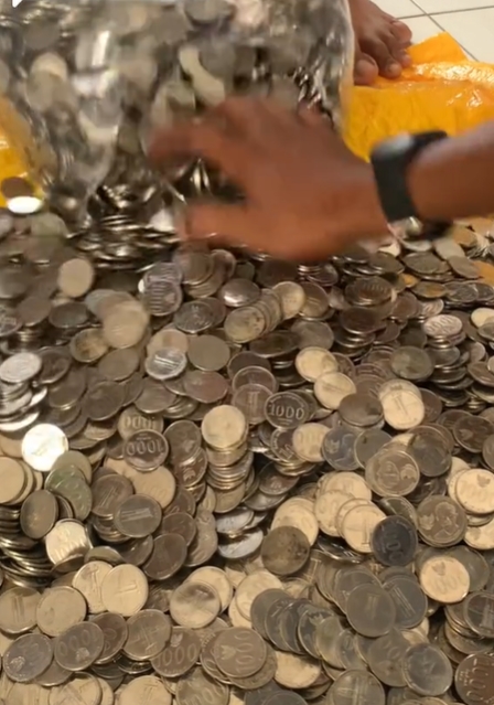 เก็บเหรียญใส่ขวด 3 ปี  