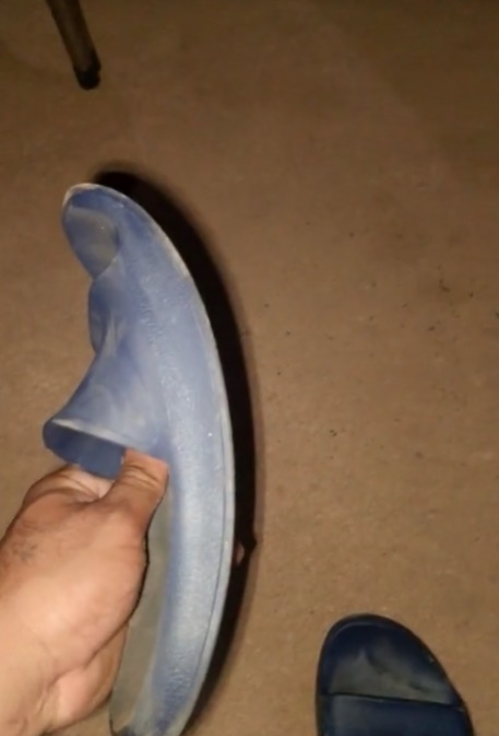 แดดเผาจนรองเท้าหด