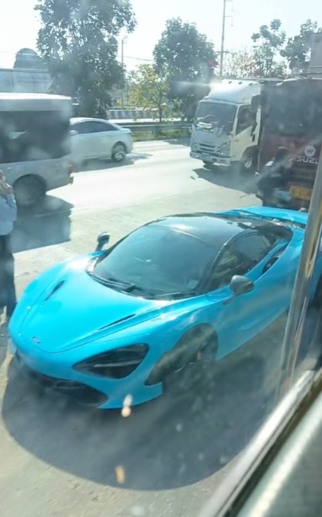 รถบรรทุก Vs. McLaren  31 ล้าน  