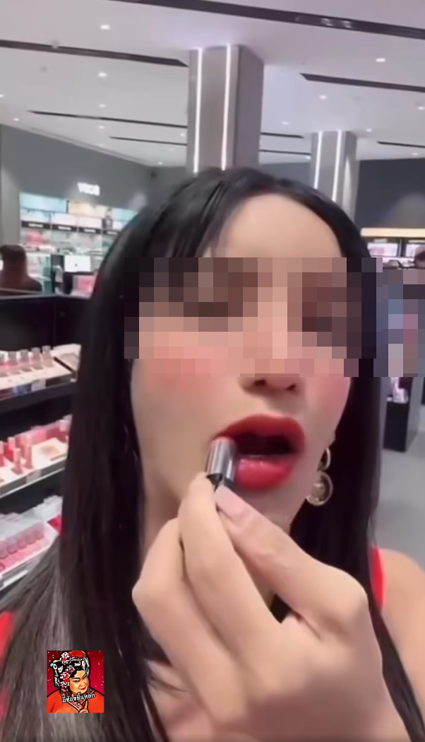 ดาว TikTok ลองลิป 