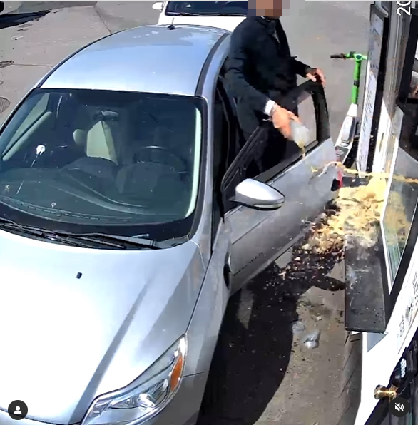  สาดกาแฟใส่เจ้าของร้าน 