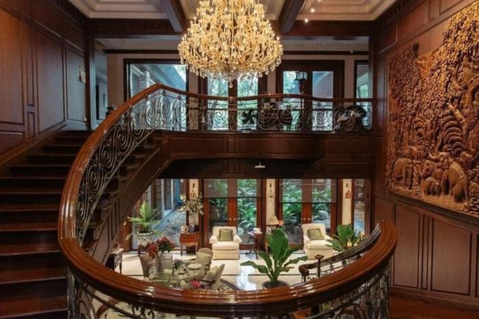 ขายคฤหาสน์พันล้าน 