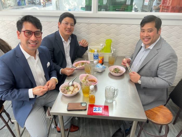 ท่านอ้น ท่านอินทร์ ท่านอ้วน กลับไทย