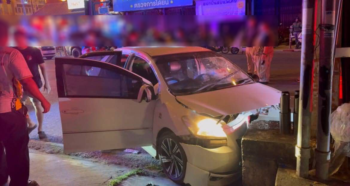  เมาแล้วขับฝ่าไฟแดง พุ่งใส่ร้านนม