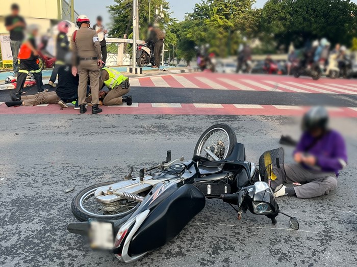 ฝ่าไฟแดง ชน ตร. สาหัส 