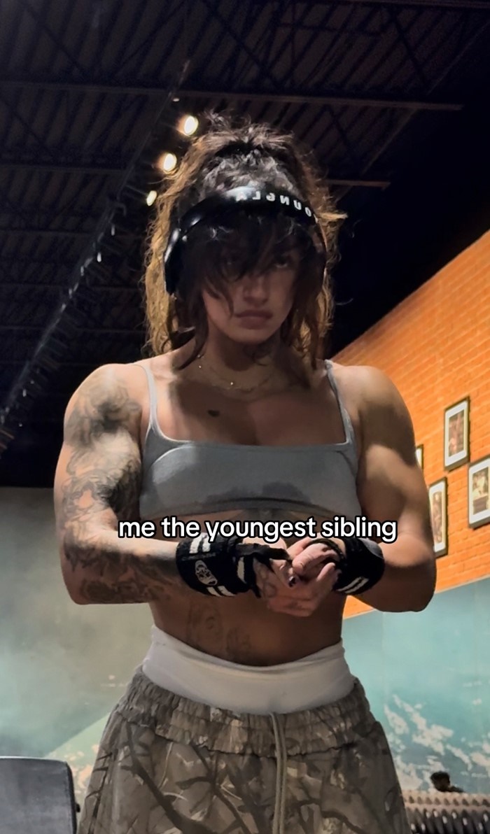 สาวโชว์หุ่นสุดแกร่ง แถมครอบครัวล่ำบึ้กทุกคน