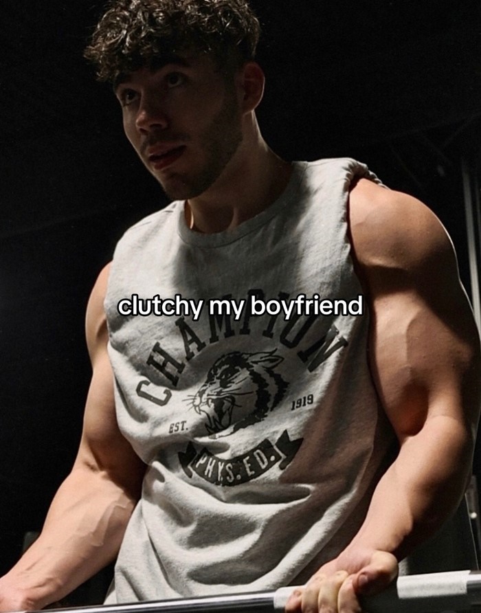 สาวโชว์หุ่นสุดแกร่ง แถมครอบครัวล่ำบึ้กทุกคน