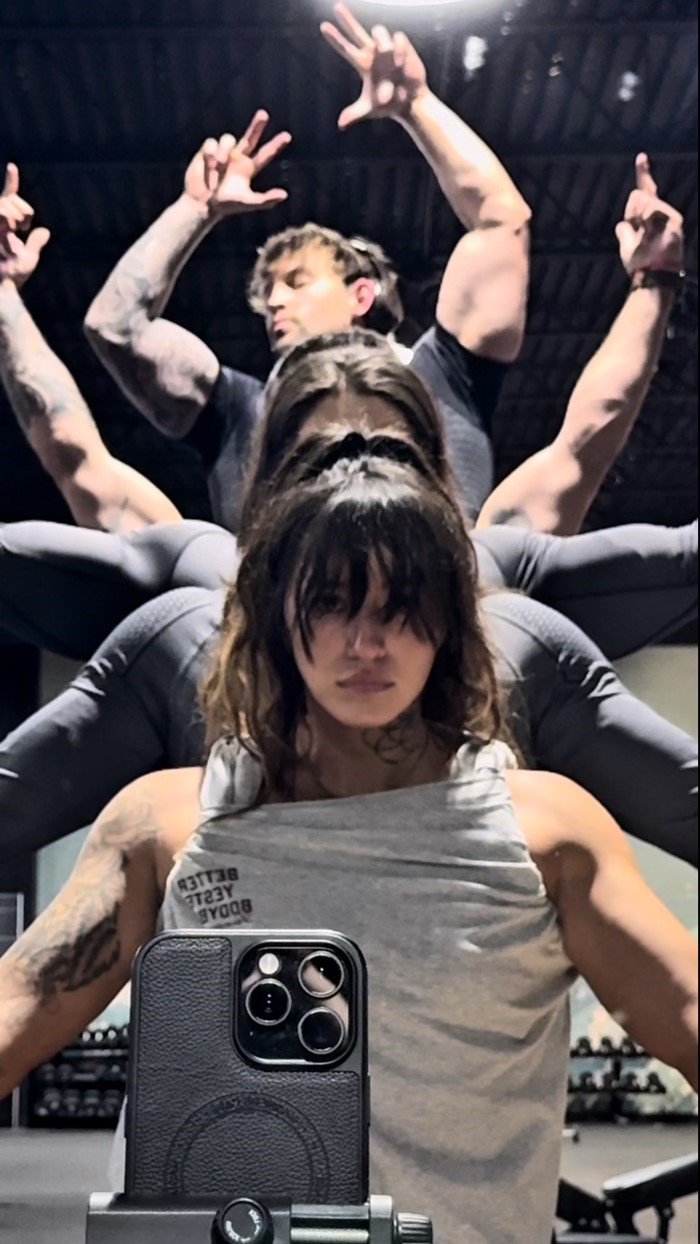 สาวโชว์หุ่นสุดแกร่ง แถมครอบครัวล่ำบึ้กทุกคน