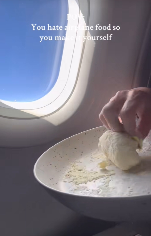 ทำแป้งพาสตาบนเครื่องบิน