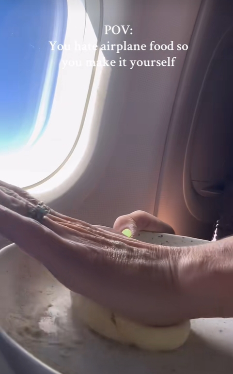 ทำแป้งพาสตาบนเครื่องบิน