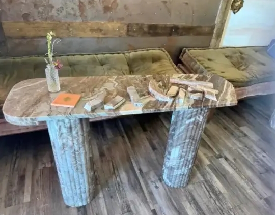 พาลูก 3 ขวบไปคาเฟ่หรู ทำโต๊ะหินอ่อนหัก