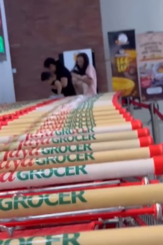 พาลูกฉี่ใส่ถังขยะ ซูเปอร์มาร์เกต