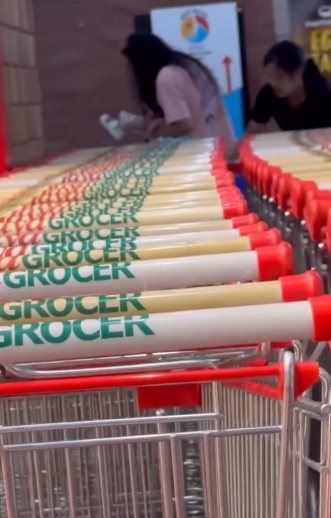 พาลูกฉี่ใส่ถังขยะ ซูเปอร์มาร์เกต