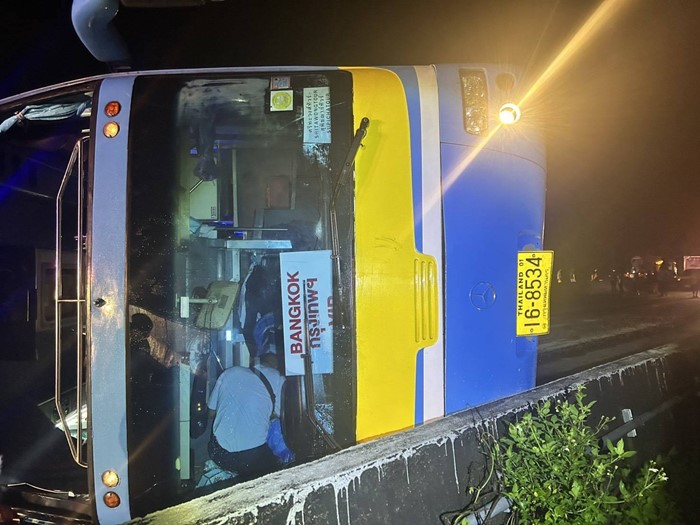 รถทัวร์พลิกคว่ำ