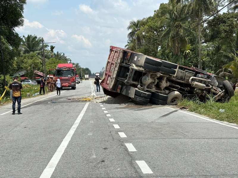 รถบรรทุกหิน ชนรถขนตำรวจ คร่า 9 นาย