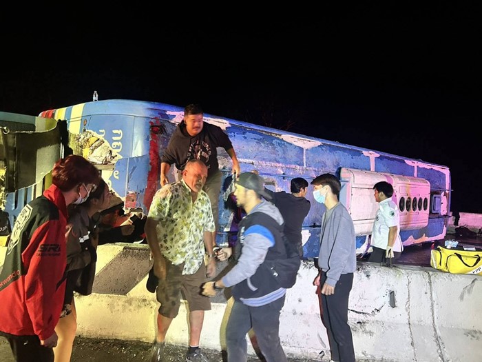 รถทัวร์พลิกคว่ำ