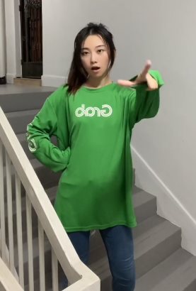 เว็บดีไซเนอร์สาวสวย รับจ๊อบส่งอาหาร