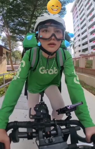 เว็บดีไซเนอร์สาวสวย รับจ๊อบส่งอาหาร