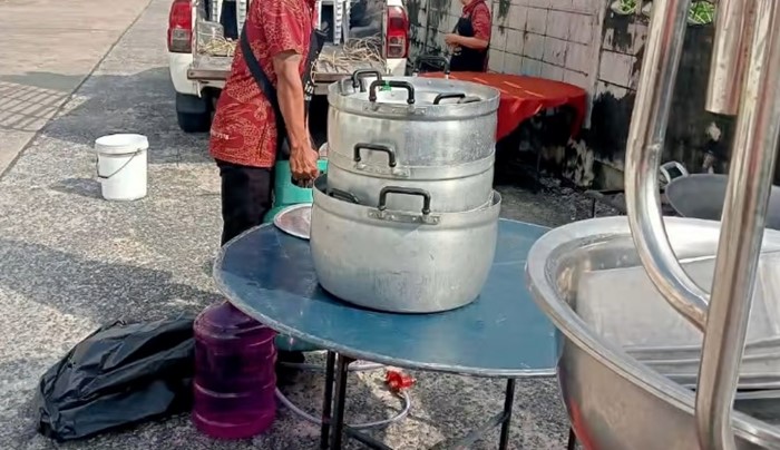 คนจัดโต๊ะจีน