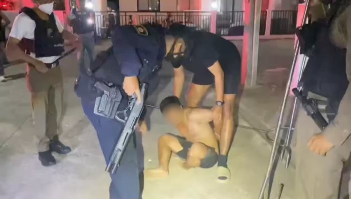 ชายจับลูก 5 ขวบเป็นตัวประกัน