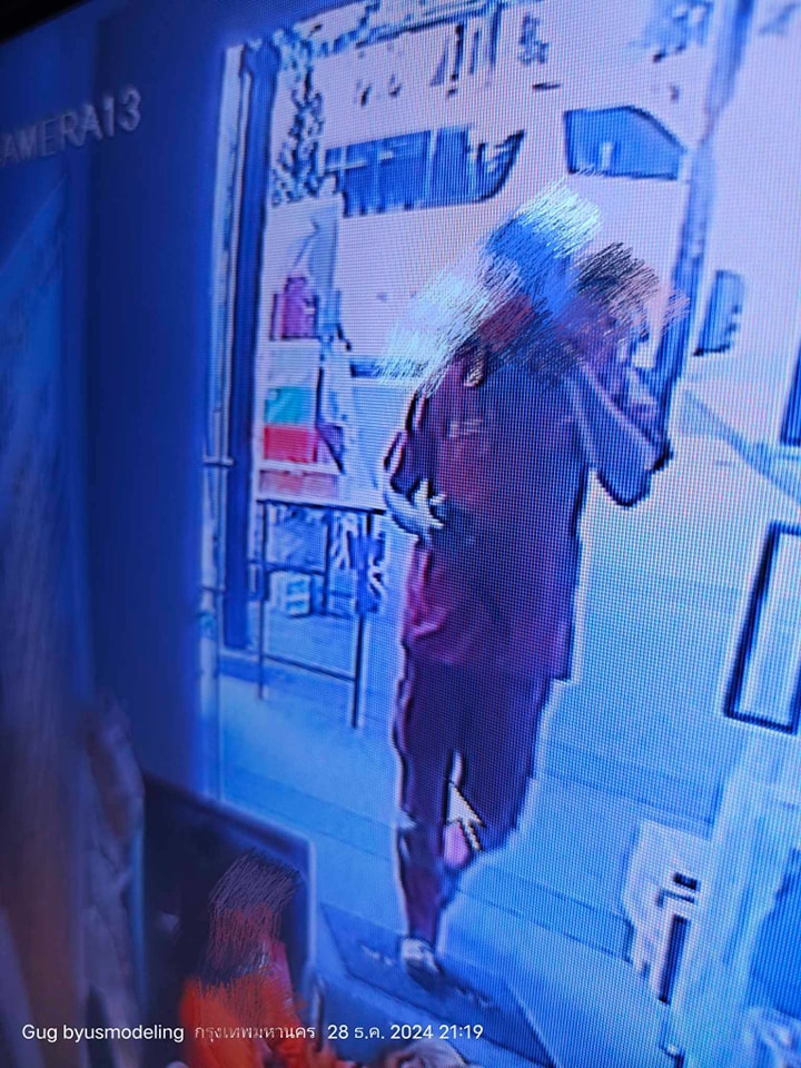 อาสาชุดแดง ตัดหน้าส่งเคสฉุกเฉิน ส่ง รพ.เอกชน