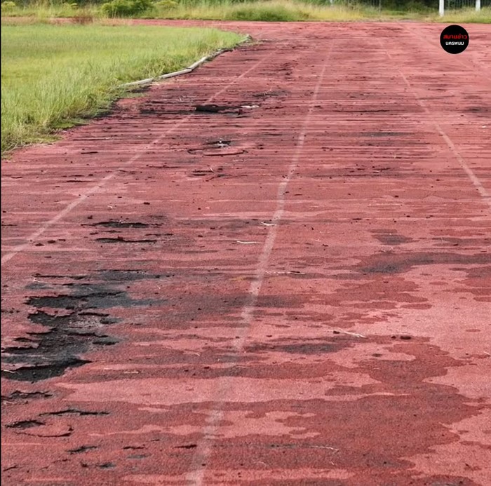 สนามฟุตบอลนครพนม 100 ล้าน สภาพถูกปล่อยร้าง 