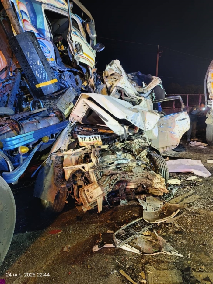 รถชน 8 ศพ