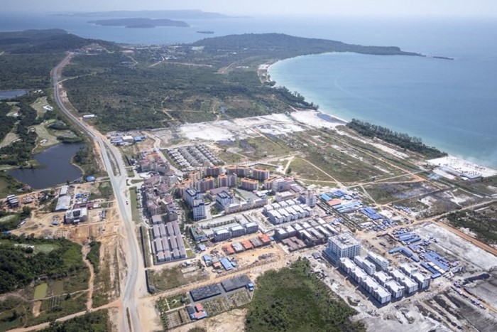 เพจดังแฉภาพงานแต่งนายทุนกัมพูชา–ทายาทธุรกิจใหญ่ มีนักการเมืองไทยร่วมงาน