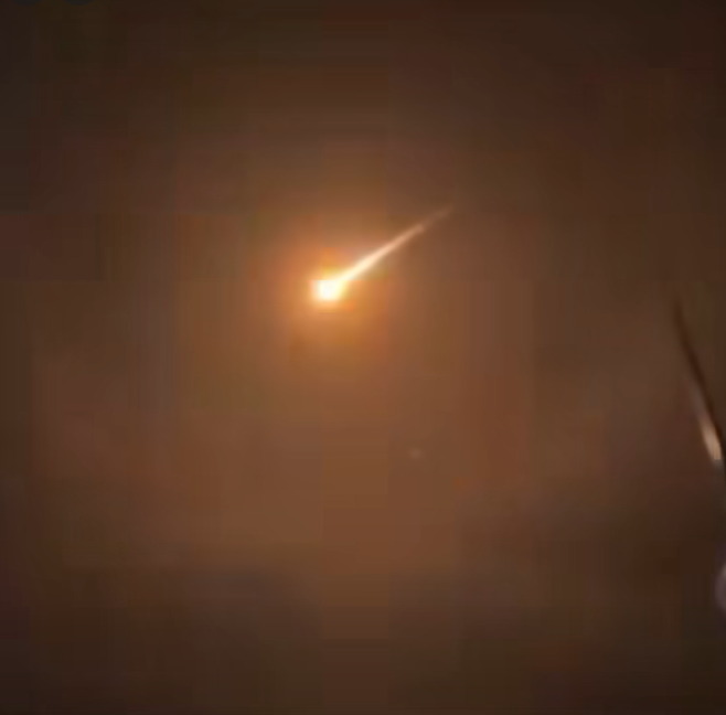  ลูกไฟใหญ่กลางฟ้า