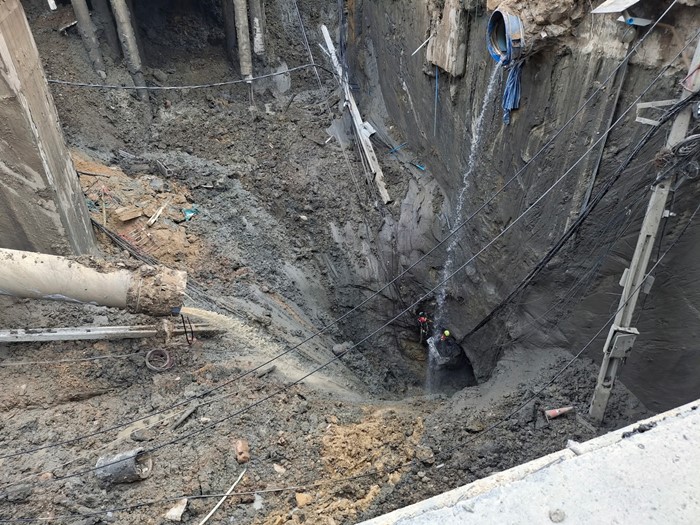 ถนนทรุด รพ.วชิรพยาบาล