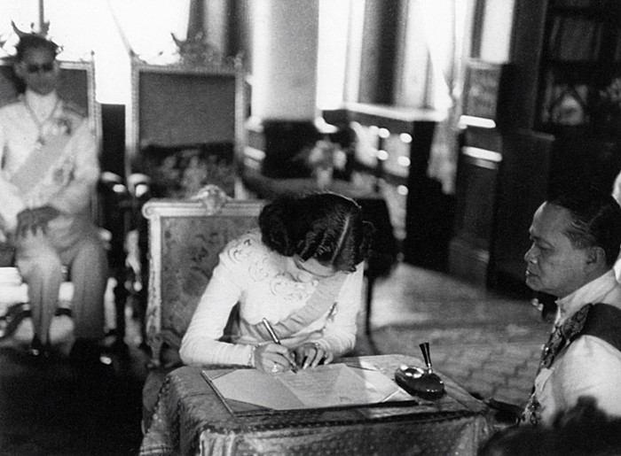 พระราชประวัติ สมเด็จพระนางเจ้าสิริกิติ์ พระบรมราชินีนาถ พระบรมราชชนนีพันปีหลวง 