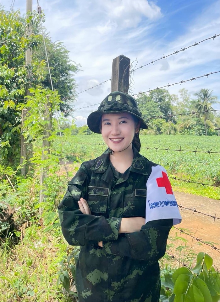 ผู้กองพยาบาลทหาร ทำความดี หลับพบนาทีฉุกเฉิน ฝรั่งป่วยบนเครื่องบิน 