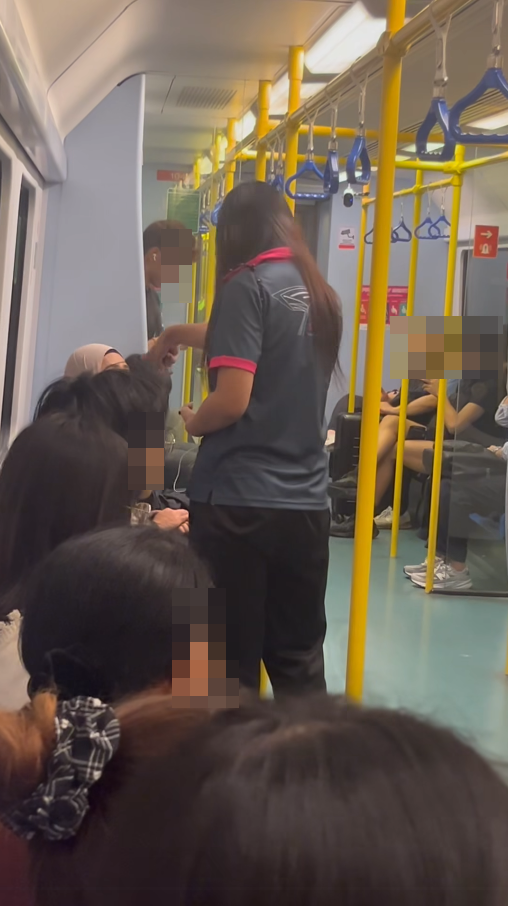 สาวอิสลาม ถูก LGBTQ+  ด่า เหยียดศาสนา กลางรถไฟฟ้าแอร์พอร์ตลิงก์