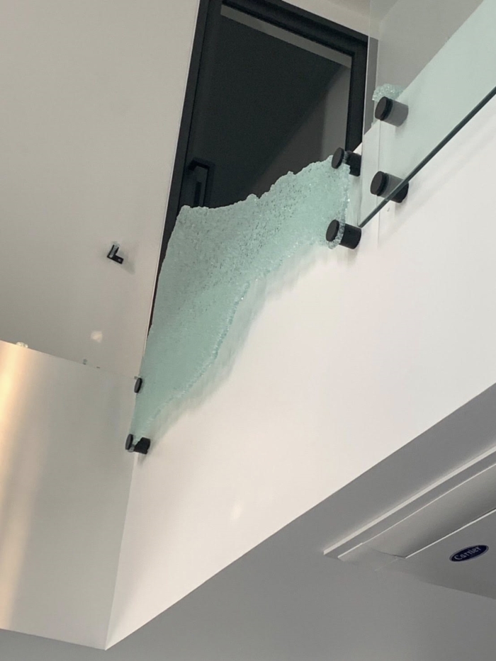 กระจกแตก ราคาหลักล้าน 