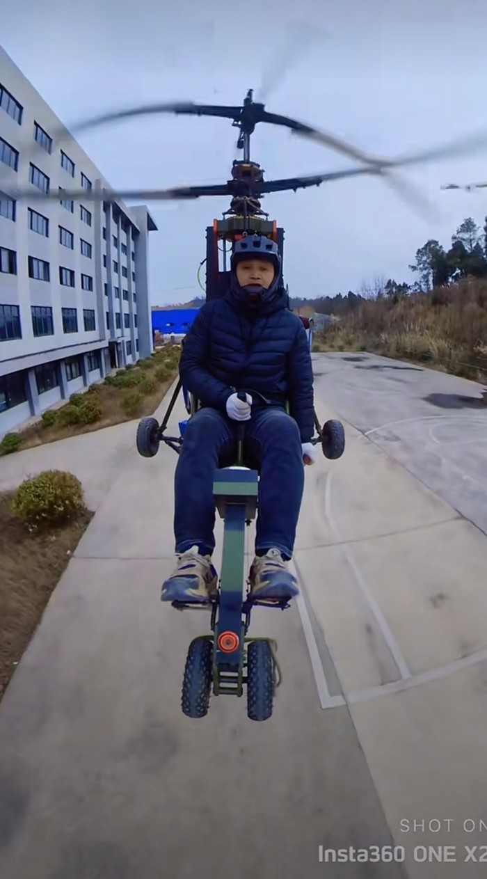  อินฟลูฯ จีนดับ เครื่องบินเล็กตกกลางไลฟ์ ท่ามกลางคนดูไลฟ์นับพัน 