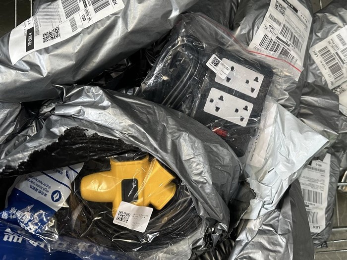 จับปลั๊กเถื่อน 