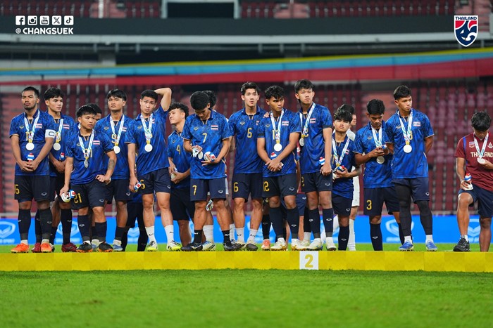 มาดามแป้ง เจอแฟนบอลทัวร์ลง หลังบอลไทยชวดแชมป์ซีเกมส์คาบ้าน  