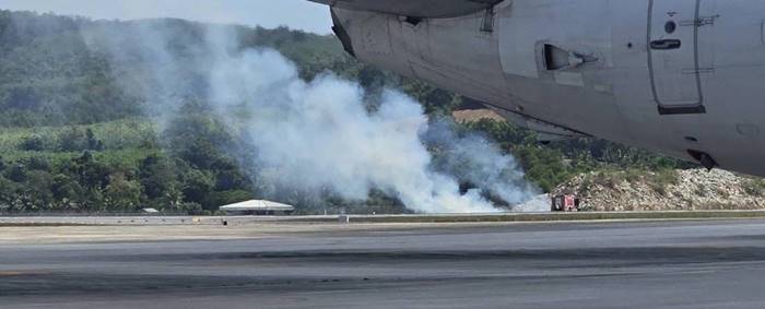 Air India ลงจอด สนามบินภูเก็ต ควันพวยพุ่งที่ล้อ
