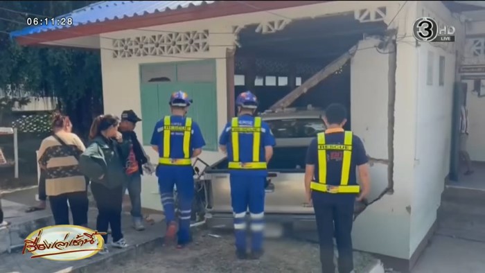 กระบะพุ่งชนห้องเรียนอนุบาลลำปาง