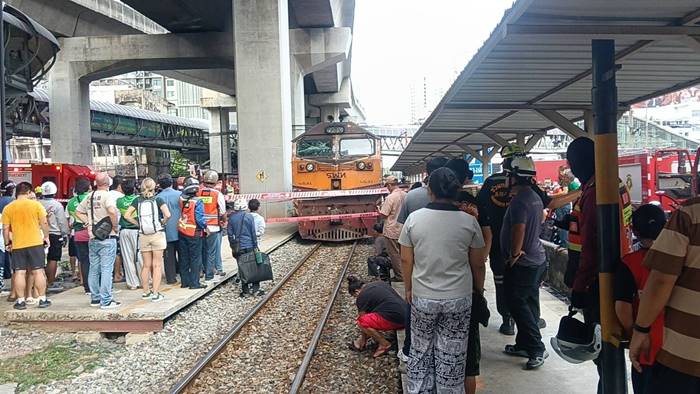 รถไฟชนรถเมล์