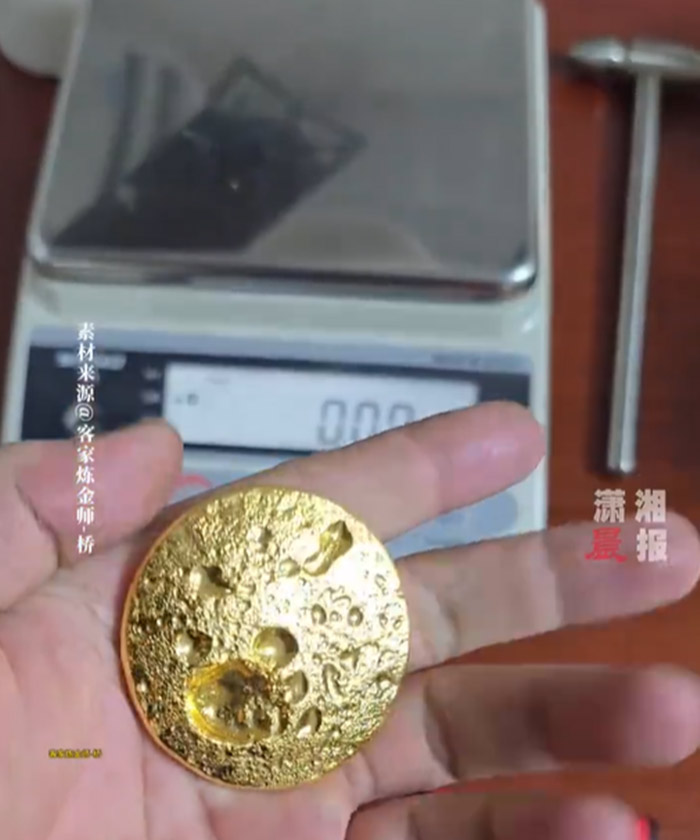 จากขยะอิเล็กทรอนิกส์ หนุ่มโชว์สกัดทอง ได้มาก้อนโต 