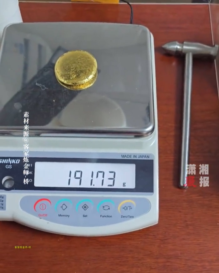 จากขยะอิเล็กทรอนิกส์ หนุ่มโชว์สกัดทอง ได้มาก้อนโต 