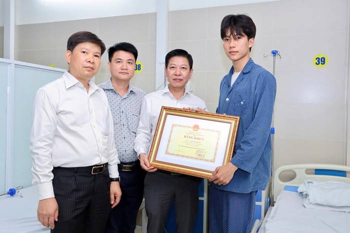 ฮีโร่ช่วยคน